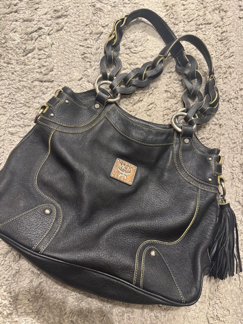 MCM Black Leather Tote Bag (Category: Luxury Bags & Wallets) located in Cavite. Submitted by pepayphilips (Listing ID 1435745735, Image 1). Description: Mcm shoulder bag/ tote NGA bought from online shop Cracks on rubber lining Leather body good condition .