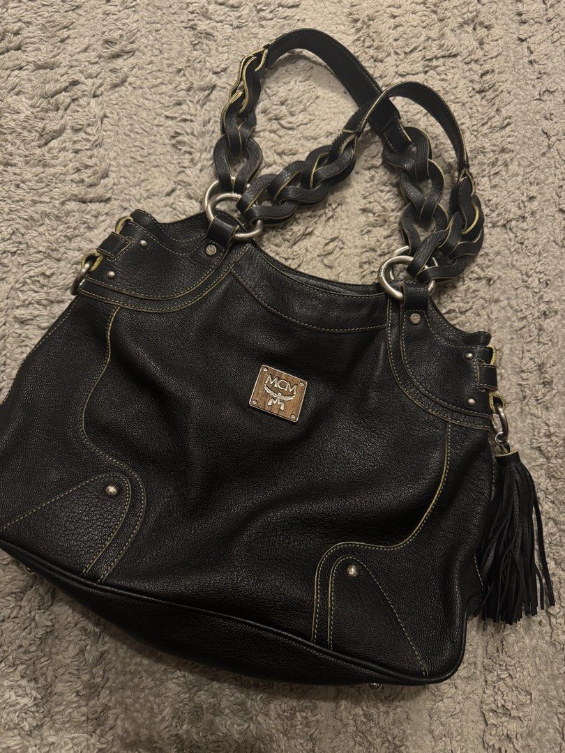 MCM Black Leather Tote Bag (Category: Luxury Bags & Wallets) located in Cavite. Submitted by pepayphilips (Listing ID 1435745735, Image 2). Description: Mcm shoulder bag/ tote NGA bought from online shop Cracks on rubber lining Leather body good condition .