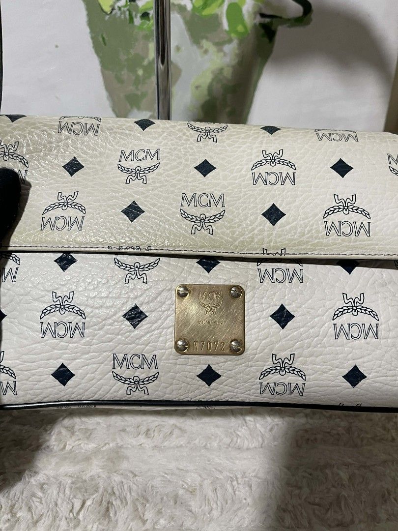 Mcm White Germany kilikili Bag Original (Category: Luxury Bags & Wallets) located in Naawan. Submitted by twillycalledprelovedbags (Listing ID 1435809747, Image 3). Description: issue color transfer, crack on the leather. MCM Germany, negative turnable screw..