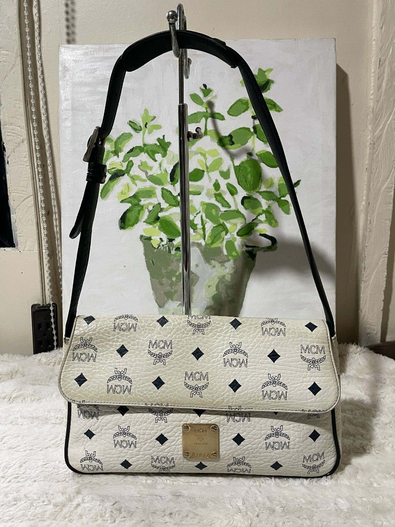Mcm White Germany kilikili Bag Original (Category: Luxury Bags & Wallets) located in Naawan. Submitted by twillycalledprelovedbags (Listing ID 1435809747, Image 1). Description: issue color transfer, crack on the leather. MCM Germany, negative turnable screw..