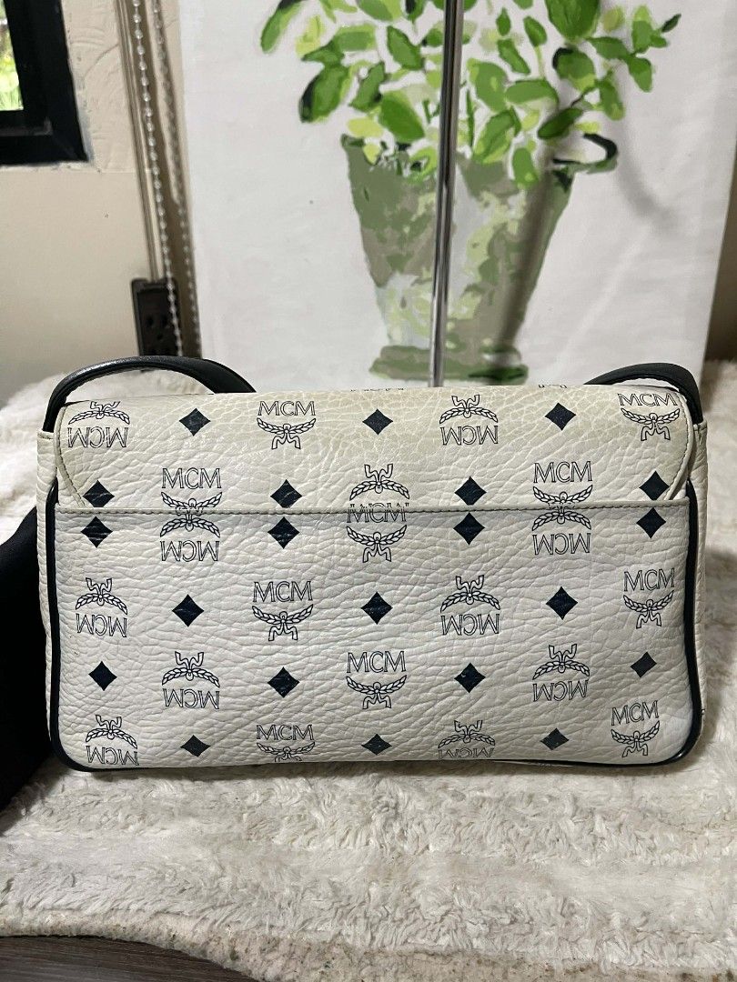 Mcm White Germany kilikili Bag Original (Category: Luxury Bags & Wallets) located in Naawan. Submitted by twillycalledprelovedbags (Listing ID 1435809747, Image 2). Description: issue color transfer, crack on the leather. MCM Germany, negative turnable screw..
