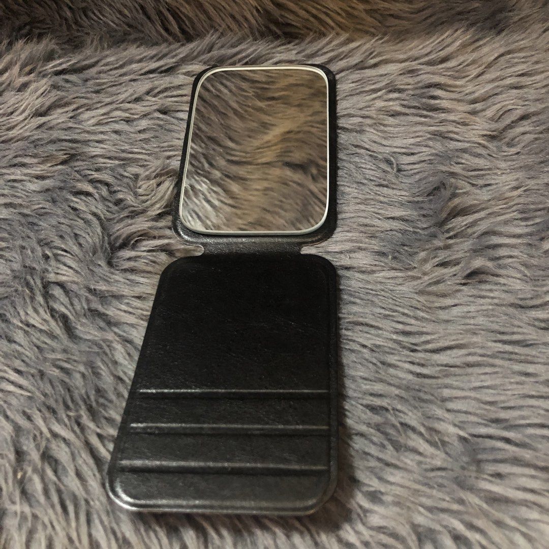 Mean Girls Foldable Compact Mirror (Category: Mirrors) located in Mandaue City. Submitted by wyatt_whatevers (Listing ID 1435858923, Image 3). Description: Mean Girls Collection Foldable mirror Brand New.