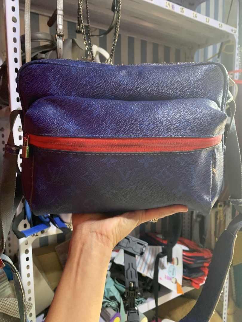 Sale!!! Mens Sling LV (Category: Luxury Bags & Wallets) located in Manila. Submitted by minzy_015 (Listing ID 1435798162, Image 1). Description: Faded hardwares .