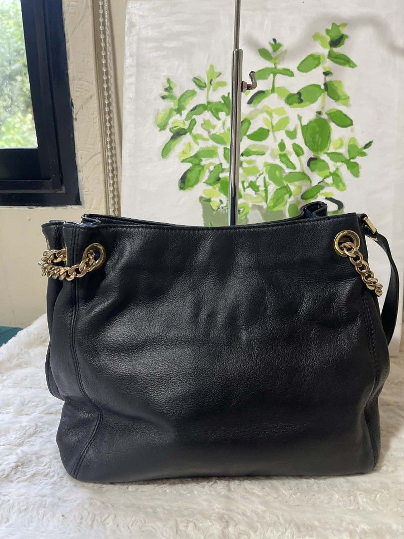 Michael kors Black Shoulder Bag original (Category: Shoulder Bags) located in Naawan. Submitted by twillycalledprelovedbags (Listing ID 1435721008, Image 3). Description: no issue like new, soft leather, with etikita.
