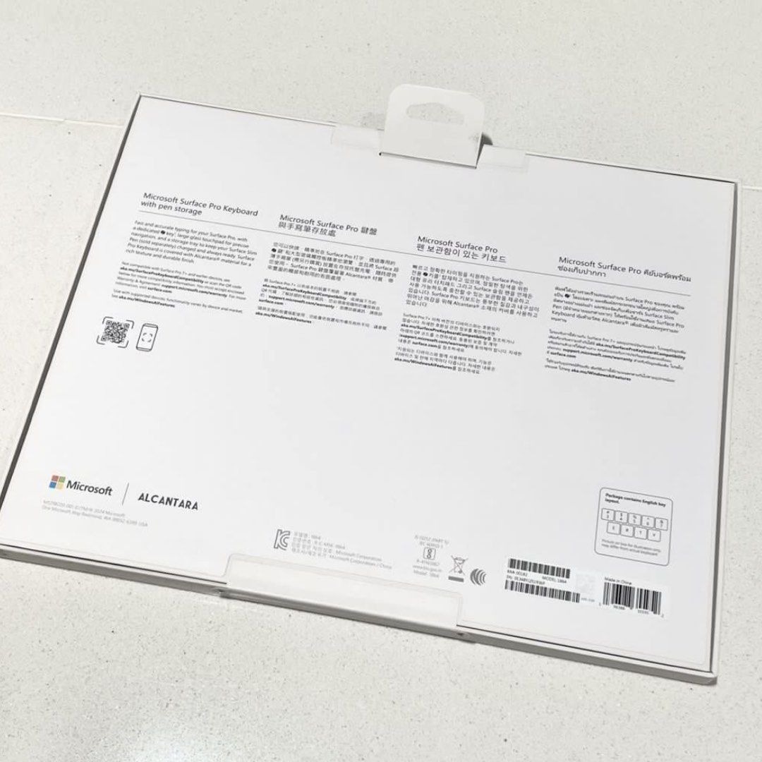 Microsoft Surface Pro Keyboard with Pen Storage443904873255424002