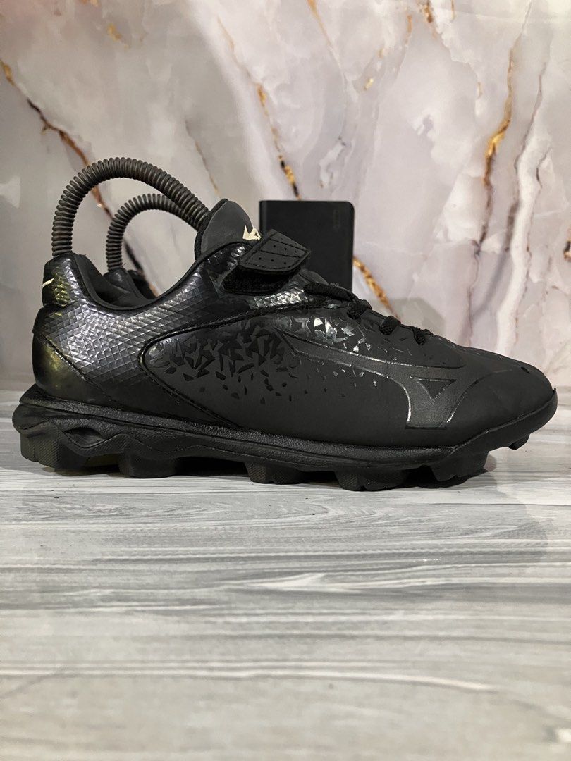 MIZUNO WAVE BASE BALL SHOES SIZE 4 MEN (Category: Babies & Kids Fashion) located in General Mariano Alvarez. Submitted by adonid (Listing ID 1435787987, Image 1). Description: MIZUNO WAVE BASEBALL SHOES ORIGINAL MIZUNO WAVE BASEBALL SHOES GOOD CONDITION NORMAL SIGN OF USAGE ONLY SIZE 4 MEN .