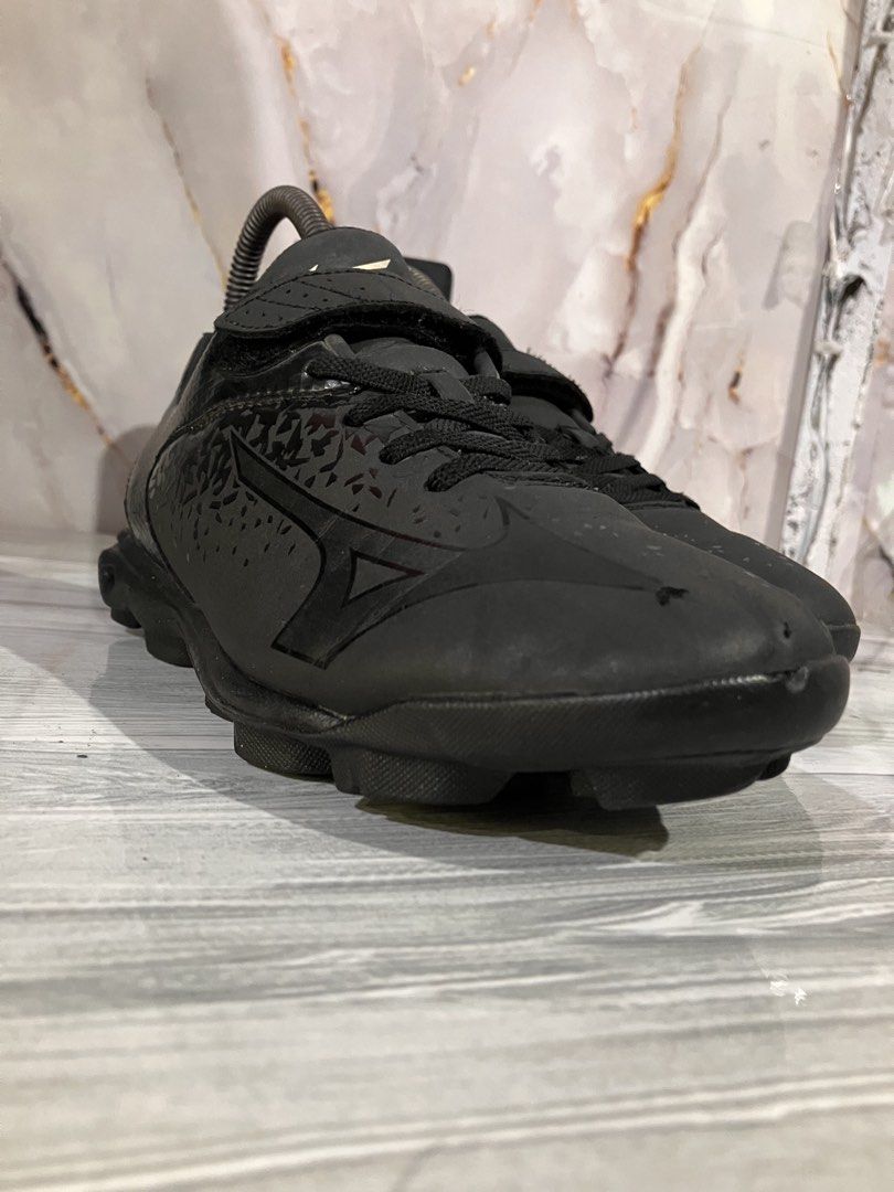 MIZUNO WAVE BASE BALL SHOES SIZE 4 MEN (Category: Babies & Kids Fashion) located in General Mariano Alvarez. Submitted by adonid (Listing ID 1435787987, Image 2). Description: MIZUNO WAVE BASEBALL SHOES ORIGINAL MIZUNO WAVE BASEBALL SHOES GOOD CONDITION NORMAL SIGN OF USAGE ONLY SIZE 4 MEN .