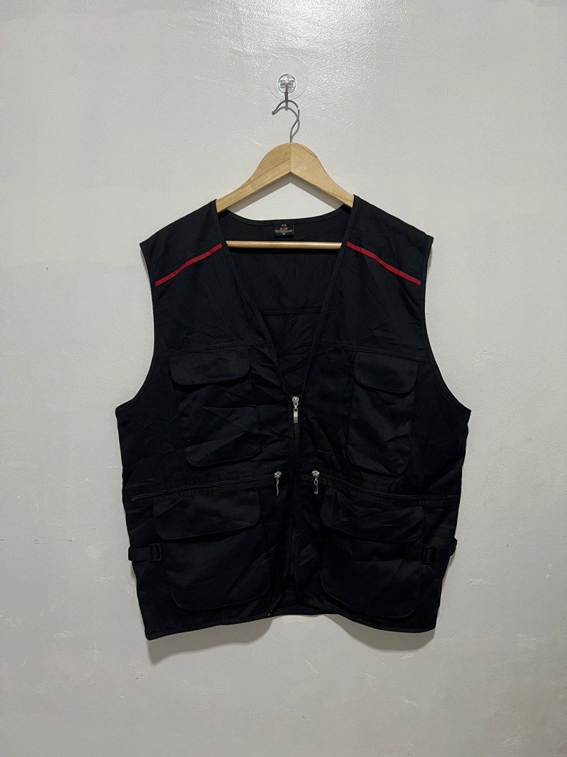 Multipocket Vest (Category: Vests) located in Oroquieta. Submitted by zjstg (Listing ID 1435884109, Image 1). Description: Width: 22 Length: 26.5 Excellent/No issue color rate: 10/10 350+sf.