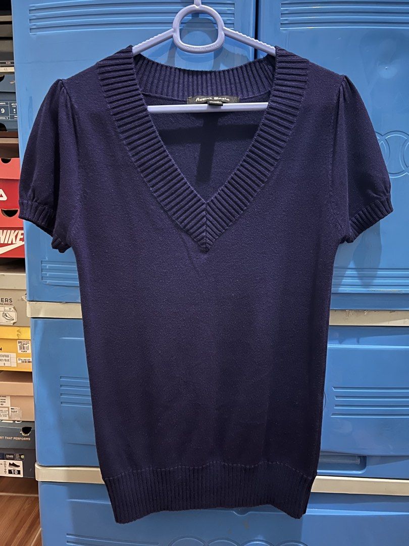 Navy blue form fitting sweater shirt (Category: Shirts) located in Manila. Submitted by jovalbarez (Listing ID 1435861088, Image 1). Description: Brand: Active Basic Size: L Material: 80% Rayon, 20% Polyester Dark / navy blue in person, only looks vibrant on photo. Please manage expectations. Already in last price. Item is from Santa Lucia, Pasig. Delivery to be shouldered by buyer. Available for Makati meetup on weekdays..