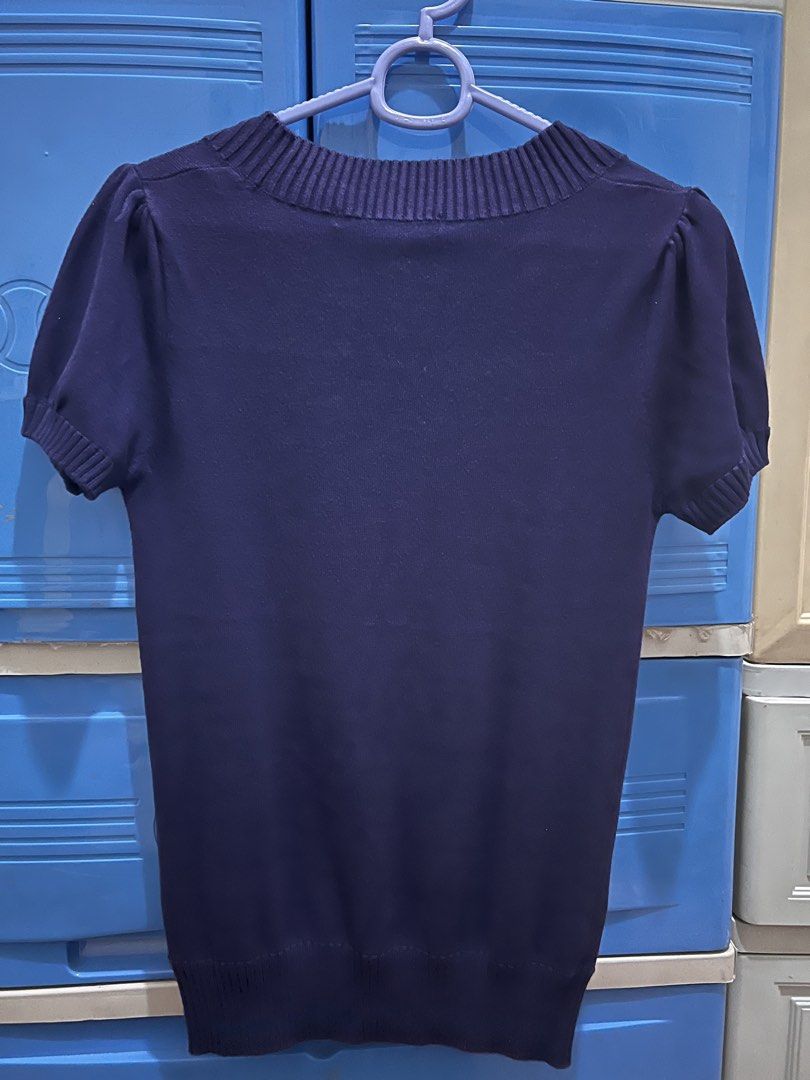 Navy blue form fitting sweater shirt (Category: Shirts) located in Manila. Submitted by jovalbarez (Listing ID 1435861088, Image 2). Description: Brand: Active Basic Size: L Material: 80% Rayon, 20% Polyester Dark / navy blue in person, only looks vibrant on photo. Please manage expectations. Already in last price. Item is from Santa Lucia, Pasig. Delivery to be shouldered by buyer. Available for Makati meetup on weekdays..
