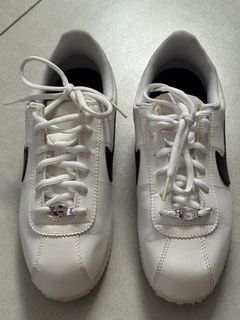 (Category: ) located in . Submitted by shopinbwncloset (Listing ID 1435771961, Image 1). Description: .