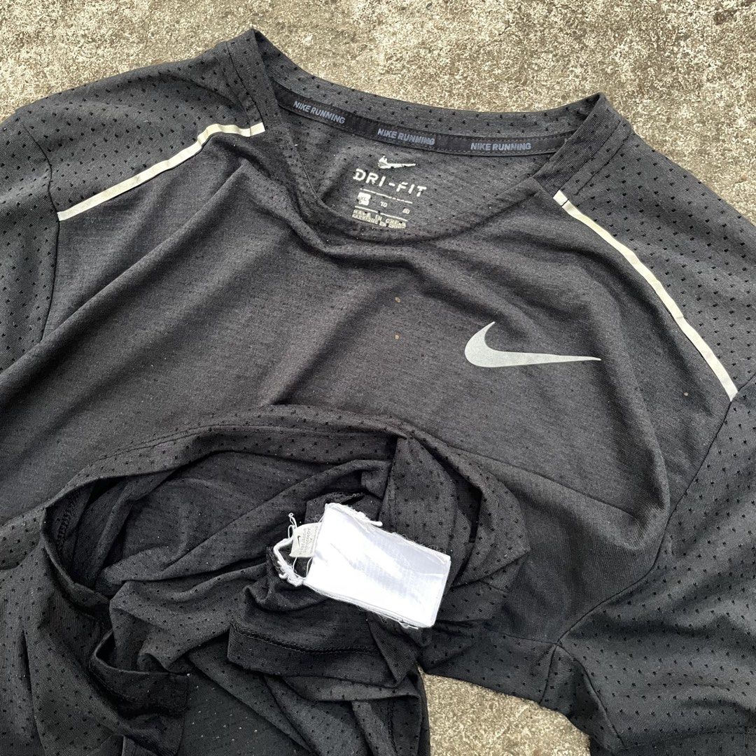 Nike Dri-FIT Running T-Shirt (Category: Activewear) located in Minglanilla. Submitted by starrmoonn (Listing ID 1435813023, Image 2). Description: Nike Running Tee Dimes: 22x28 Condition: 9/10 Color Rate: 9/10 Issue: Multiple Dot Stain (Washable or Not) Price + Sf!💸.