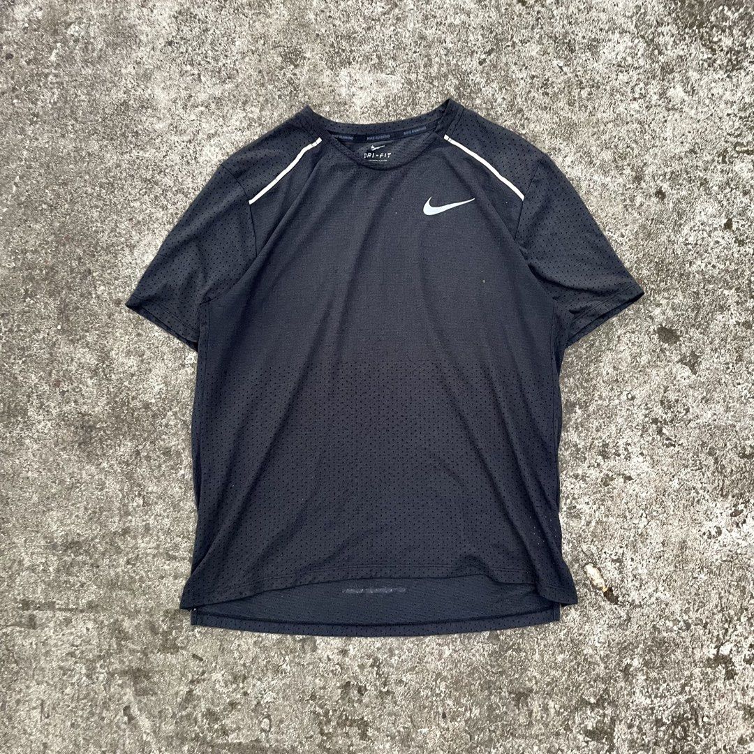 Nike Dri-FIT Running T-Shirt (Category: Activewear) located in Minglanilla. Submitted by starrmoonn (Listing ID 1435813023, Image 1). Description: Nike Running Tee Dimes: 22x28 Condition: 9/10 Color Rate: 9/10 Issue: Multiple Dot Stain (Washable or Not) Price + Sf!💸.