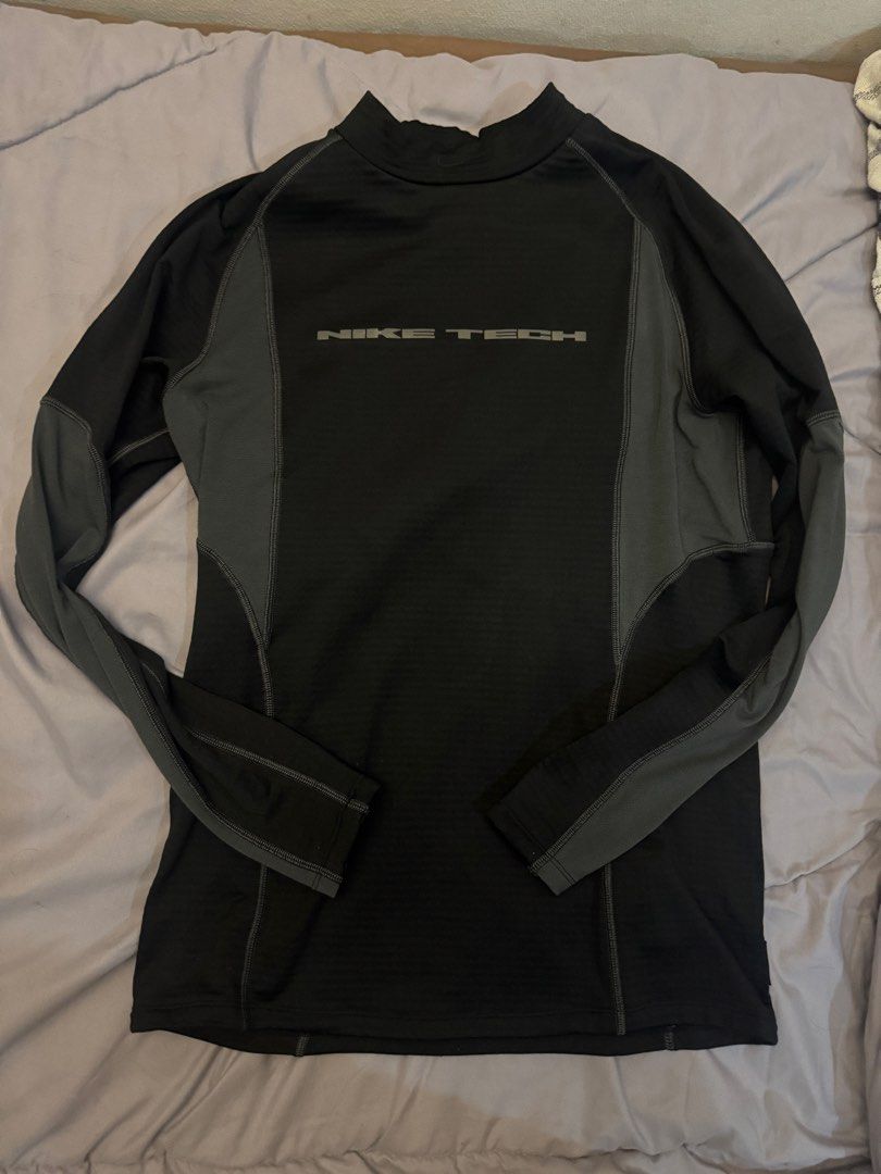 NIKE TECH (Category: Activewear) located in Manila. Submitted by ecooo (Listing ID 1435891137, Image 1). Description: LARGE USED ONCE FOR HIKING REFLECTIVE.