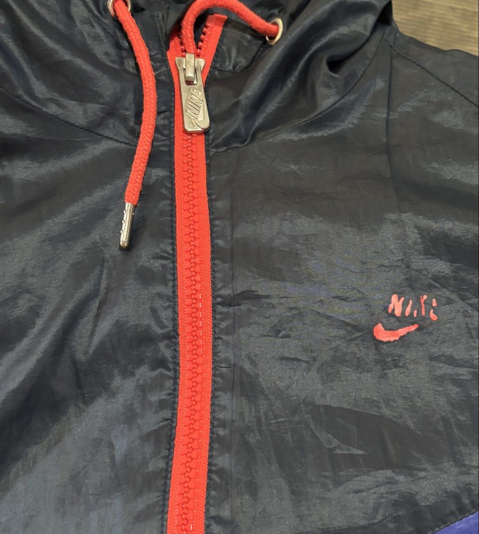 Nike Windbreaker Jacket – Clean Colorblock 🔥 (Category: Coats, Jackets and Outerwear) located in Hermosa. Submitted by breestyle (Listing ID 1435738494, Image 2). Description: Rare color combo: Blue / Black / Red ✔️ Hooded ✔️ Lightweight ✔️ Perfect for streetwear fits Condition: 8/10 Size: S-M fit 💸 ₱999 (negotiable).