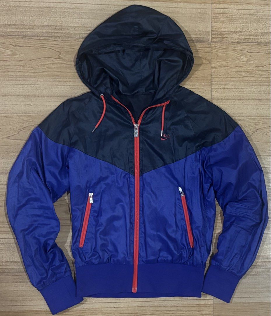 Nike Windbreaker Jacket – Clean Colorblock 🔥 (Category: Coats, Jackets and Outerwear) located in Hermosa. Submitted by breestyle (Listing ID 1435738494, Image 1). Description: Rare color combo: Blue / Black / Red ✔️ Hooded ✔️ Lightweight ✔️ Perfect for streetwear fits Condition: 8/10 Size: S-M fit 💸 ₱999 (negotiable).