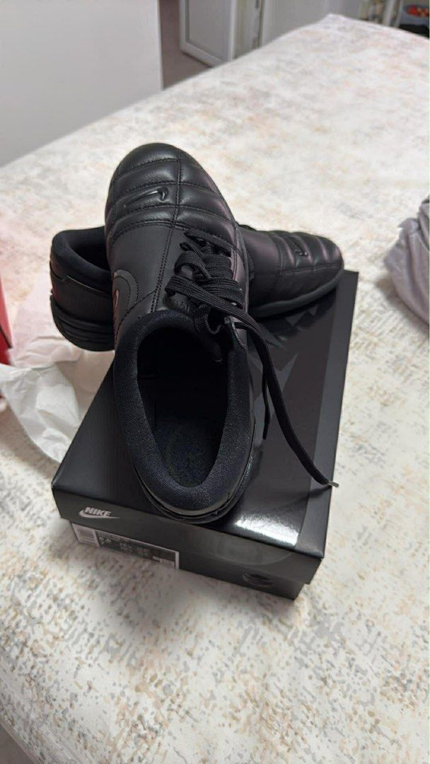 Nike Wmns T90 Black Anthracite (Category: Sneakers) located in Pasay City. Submitted by cleojoy (Listing ID 1435726138, Image 3). Description: - Nike Wmns T90 - Color: Black - Size: US 8.5, UK 6, EUR 40, CM 25 - Includes original box - Features a classic design - Padded upper and lace-up closure - Ideal for everyday wear and casual activities.