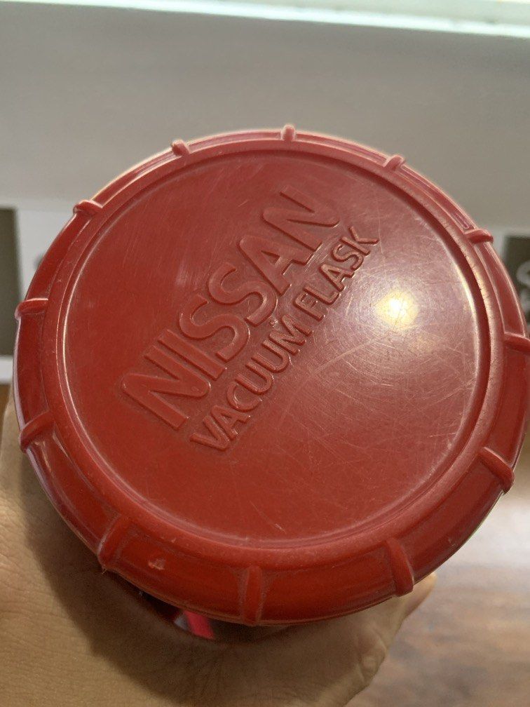 Nissan Vacuum Flask - Vintage (Category: Pitchers & Dispensers) located in Carmona. Submitted by bihira (Listing ID 1435812830, Image 3). Description: Nissan Vacuum Flask - Vintage - WYSIWYG - 1.18 L Capacity - As is - flask / glass - stainless body - Nice Red Color.