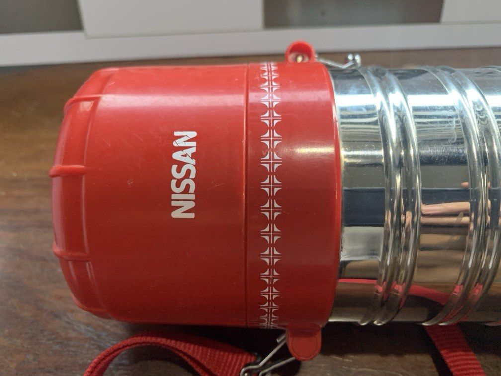 Nissan Vacuum Flask - Vintage (Category: Pitchers & Dispensers) located in Carmona. Submitted by bihira (Listing ID 1435812830, Image 2). Description: Nissan Vacuum Flask - Vintage - WYSIWYG - 1.18 L Capacity - As is - flask / glass - stainless body - Nice Red Color.