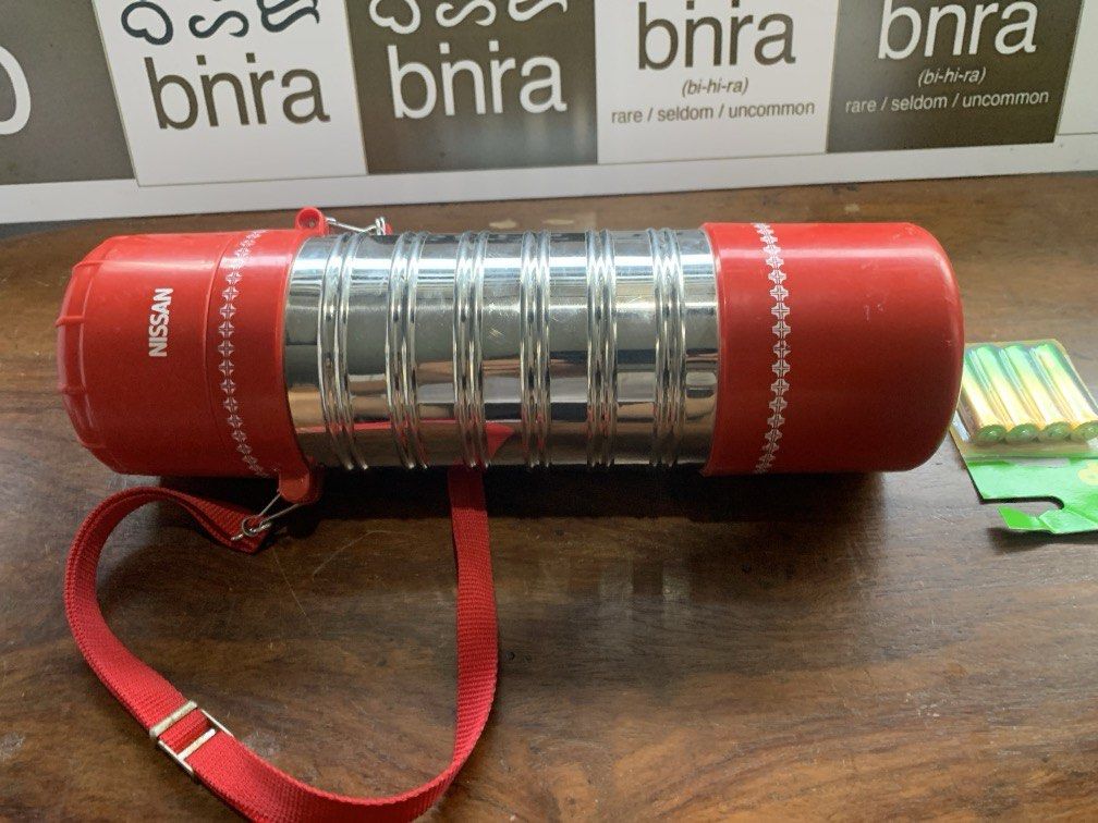 Nissan Vacuum Flask - Vintage (Category: Pitchers & Dispensers) located in Carmona. Submitted by bihira (Listing ID 1435812830, Image 1). Description: Nissan Vacuum Flask - Vintage - WYSIWYG - 1.18 L Capacity - As is - flask / glass - stainless body - Nice Red Color.