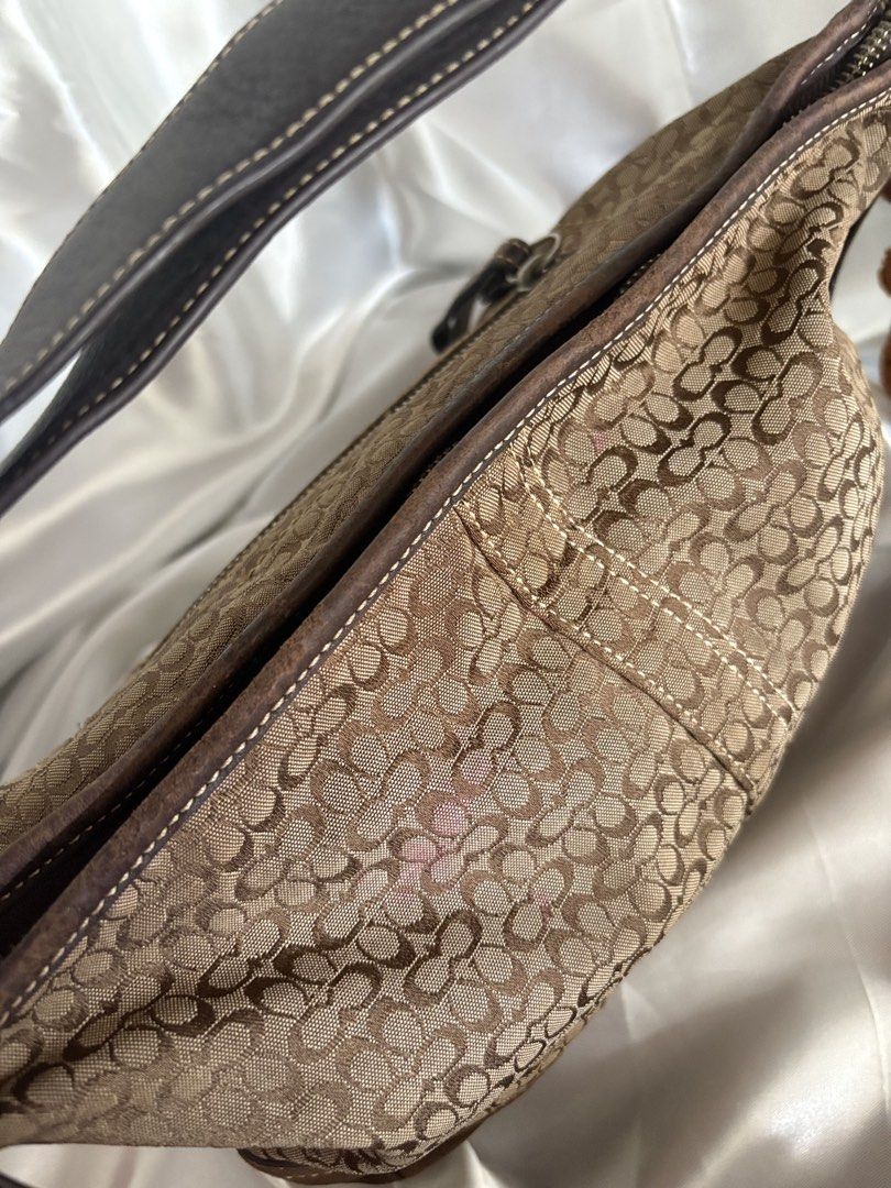 OG vintage coach hobo mini c suede (Category: Luxury Bags & Wallets) located in Mexico. Submitted by gdf_wh0 (Listing ID 1435792405, Image 3). Description: 7.5/10 no hang tag issue/flaw: - pink stain on body (slide 3&4) -fading/scuffing on some leather parts - leather on handle & lips (slide 3,4,8&9) lat price posted + free sf .