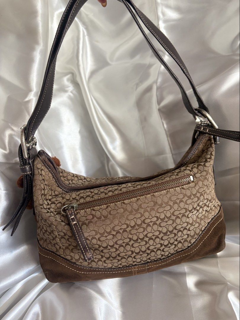 OG vintage coach hobo mini c suede (Category: Luxury Bags & Wallets) located in Mexico. Submitted by gdf_wh0 (Listing ID 1435792405, Image 2). Description: 7.5/10 no hang tag issue/flaw: - pink stain on body (slide 3&4) -fading/scuffing on some leather parts - leather on handle & lips (slide 3,4,8&9) lat price posted + free sf .