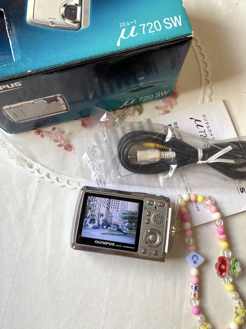 Olympus Stylus 720sw (Category: Cameras) located in Quezon City. Submitted by helloclassiques (Listing ID 1435870185, Image 1). Description: All buttons and flash are working. Clear LCD and comes with original box. ✨ Specs: 7.1 MP CCD sensor 2.5” LCD display 3x optical zoom With 19.1mb internal memory 21 scene modes XD Card slot w/ English language Inclusion: Original box New battery Universal charger +freebies (keychain, stickers, beadstrap) 🍋 