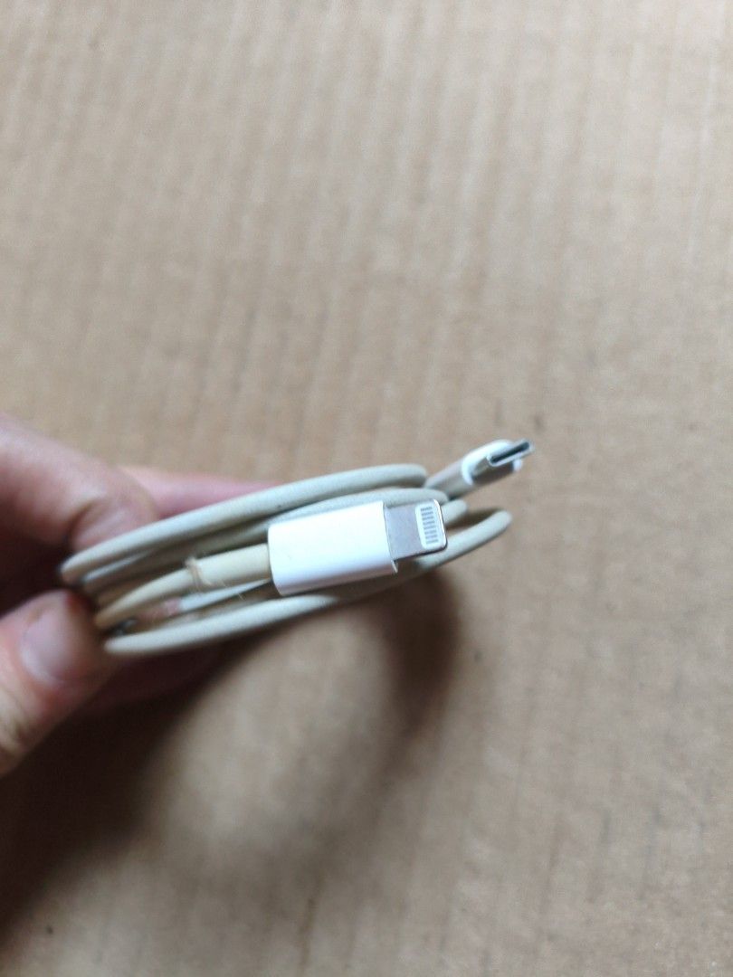 Original Apple lightning cable for iPhone Ipad (Category: Chargers & Cables) located in Pasig City. Submitted by coolphoenix-29ac (Listing ID 1435811682, Image 3). Description: .
