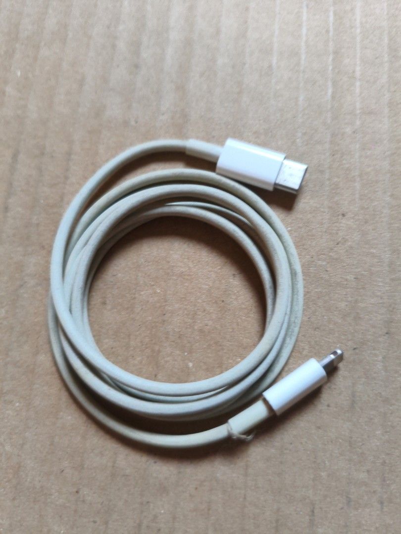 Original Apple lightning cable for iPhone Ipad (Category: Chargers & Cables) located in Pasig City. Submitted by coolphoenix-29ac (Listing ID 1435811682, Image 2). Description: .