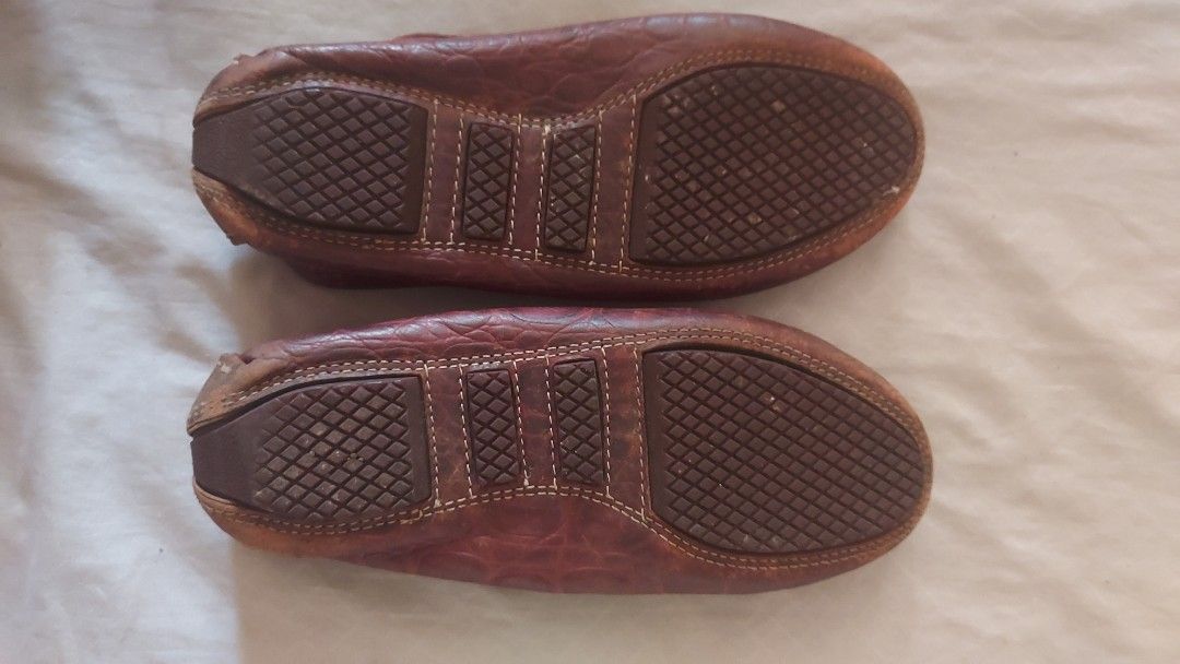 Original Bruno Magli Leather Loafers (Category: Loafers) located in Cavite. Submitted by bonita2230 (Listing ID 1435813861, Image 3). Description: - Magli genuine leather loafers - Textured upper - Stitched detailing - Patterned soles for grip - Features brand logo - Classic style Decluttering - Perfect for everyday wear.