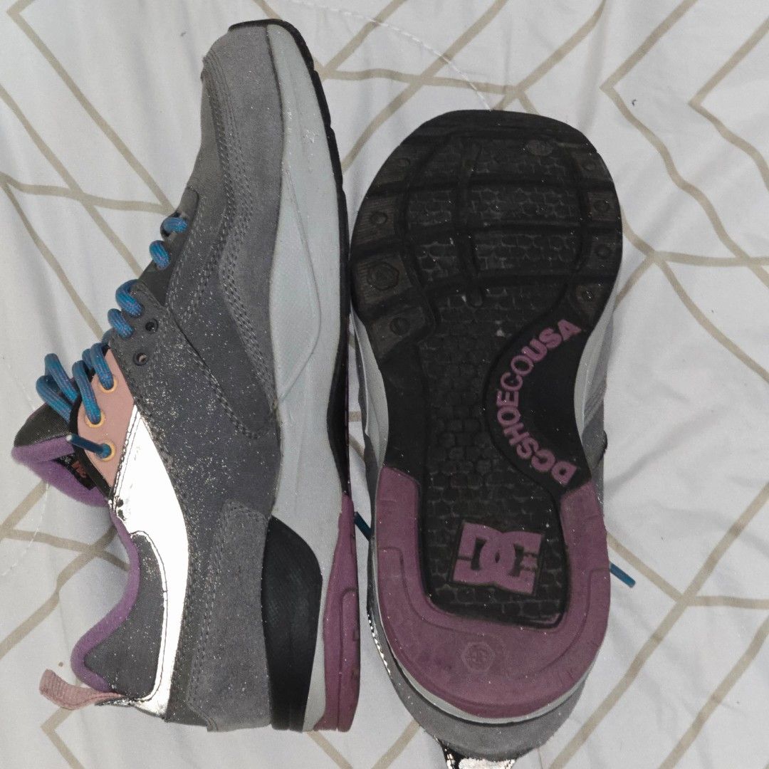 [ORIGINAL] DCSHOES USA UNISEX (Category: Sneakers) located in Manila. Submitted by rightsideup.archives (Listing ID 1435755901, Image 3). Description: Good Condition! Original (Bought in Dubai) Can be Unisex US 9 UK 8 EUR 42 BRA 40 DIMENSIONS: 27 CM No box Included! No damage, Just decluttering!.