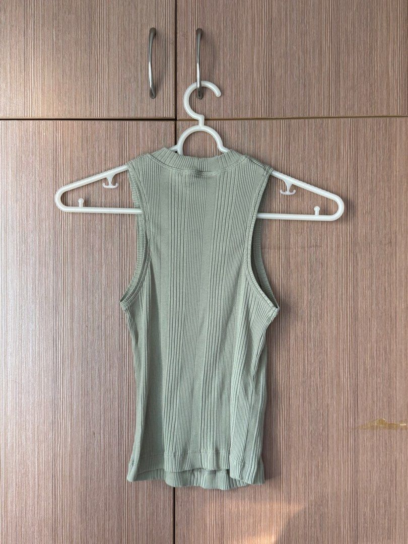 [Original] Mango Green Sleeveless - Size XS (Category: Sleeveless) located in Manila. Submitted by ruthbeer_ (Listing ID 1435755387, Image 2). Description: .