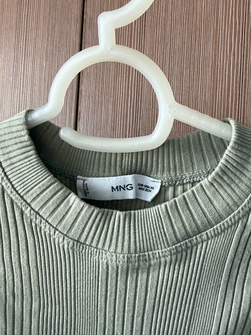 [Original] Mango Green Sleeveless - Size XS (Category: Sleeveless) located in Manila. Submitted by ruthbeer_ (Listing ID 1435755387, Image 3). Description: .