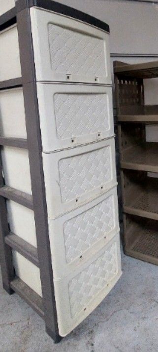 Orocan Plastic Drawer (Category: Storage Boxes & Baskets) located in Manila. Submitted by lewy_ernitas (Listing ID 1435876210, Image 1). Description: - No issue Durable plastic storage box - Features a lid - Brown frame - Light-colored, textured lid - Rectangular shape - Suitable for storing various items - Includes a ventilation system.