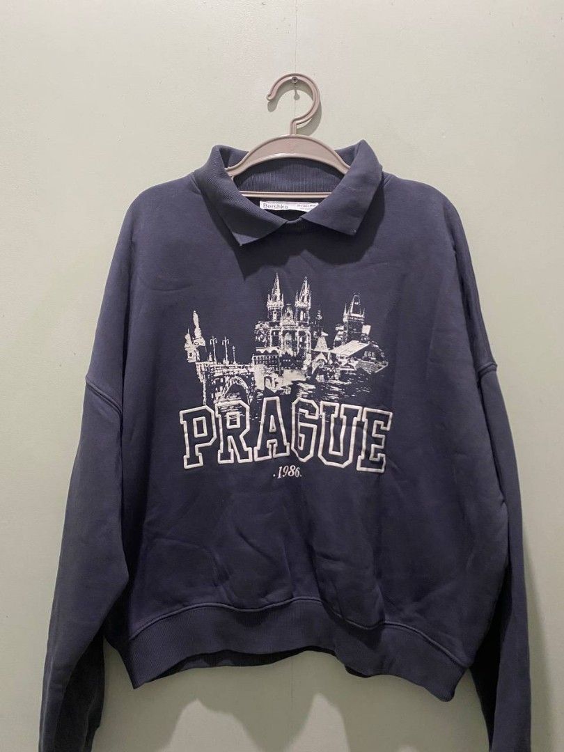 oversized sweatshirt polo (Category: Coats, Jackets and Outerwear) located in Pasay City. Submitted by dannah__ (Listing ID 1435852250, Image 1). Description: -super comfy -no flaws at all -bought from the mall rfs: need money no ww photos.