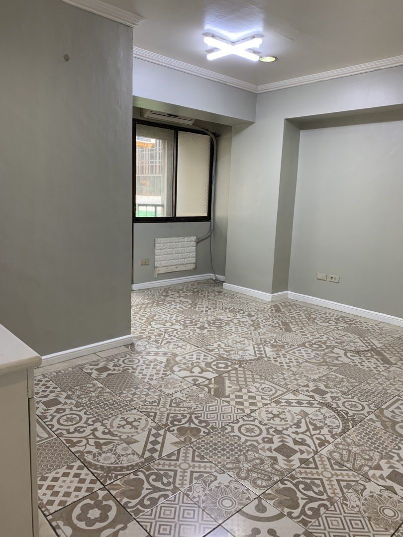 Parc Chateau Condominium 3 BR for Rent (Category: Apartments & Condos) located in Pasig City. Submitted by mcranque (Listing ID 1435908356, Image 3). Description: Spacious 3 Br condo 200 sqm floor area With one car slot parking Maids room and ensuite bathrooms All rooms with balcony including living and dinning area With Den/library room For inquiries : call/ message me, Bing 09178836332.