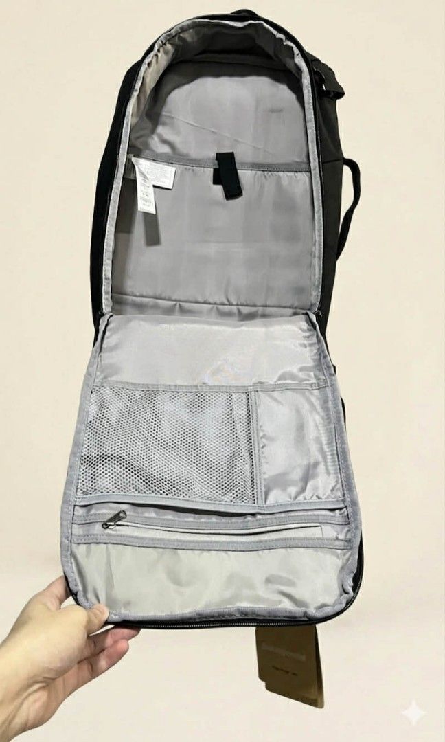 PATAGONIA TRES BACKPACK (Category: Backpacks) located in Quezon City. Submitted by dimensionthirdee187 (Listing ID 1435716626, Image 3). Description: PATAGONIA TRES BACKPACK 2900 only! Brandnew with tag Size: 25L Convertible to Briefcase and Sling Can do pickup or COD Tandang sora QC area Pm if interested..