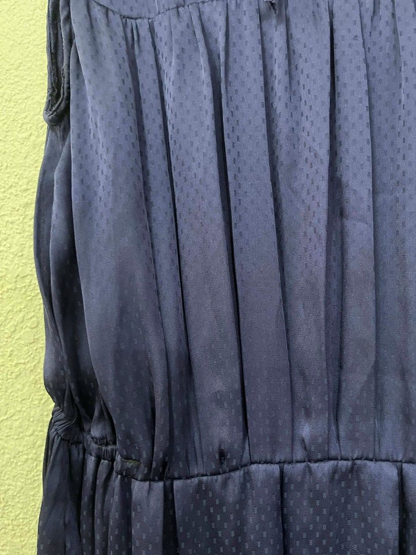 Petit Monde Navy Blue Dress (Category: Dresses) located in Baguio. Submitted by zealfish-f7c3 (Listing ID 1435772856, Image 3). Description: - Navy blue dress from Petit Monde. - Sleeveless design. - Gathered bodice and defined waist. - Subtle textured pattern. - Keyhole back with tie detail. - Knee-length. - Perfect for special occasions and nights out..