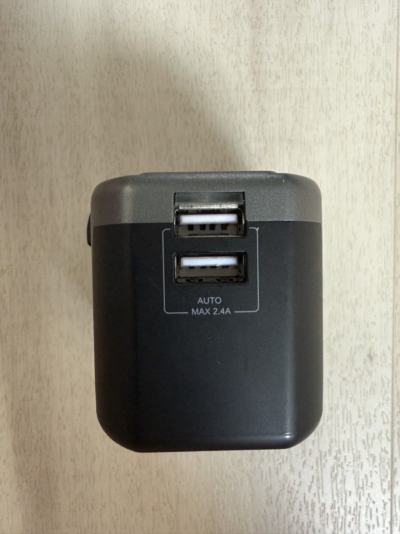 Philips Universal Travel Adapter with USB443788141517885445