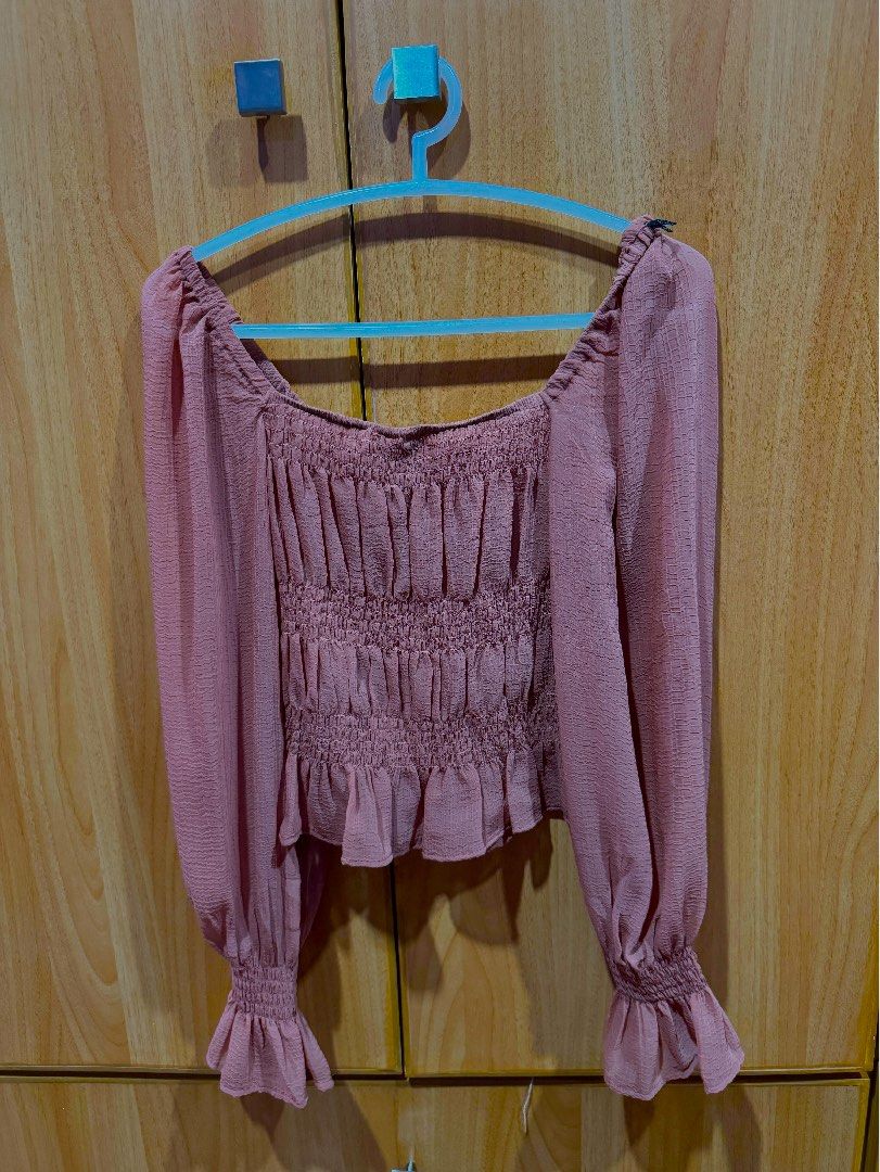 Pink ruched long sleeve top H&M (Category: Blouses) located in Bacolod City. Submitted by viascloset (Listing ID 1435791982, Image 2). Description: Cute top Bought the wrong size on accident😅 Color may be different in real life Best fit XXS.