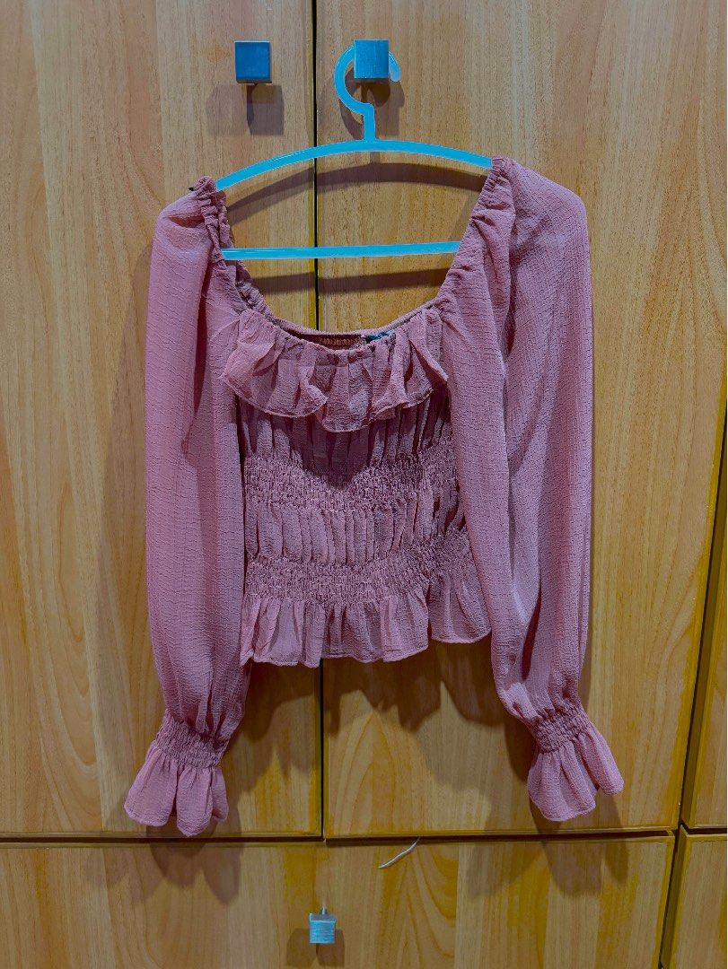 Pink ruched long sleeve top H&M (Category: Blouses) located in Bacolod City. Submitted by viascloset (Listing ID 1435791982, Image 1). Description: Cute top Bought the wrong size on accident😅 Color may be different in real life Best fit XXS.