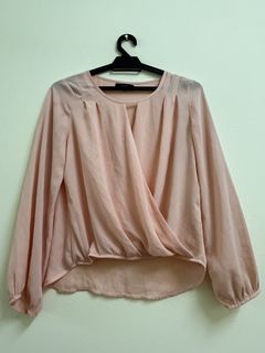 (Category: ) located in . Submitted by ellyyypreloved (Listing ID 1435864606, Image 1). Description: .