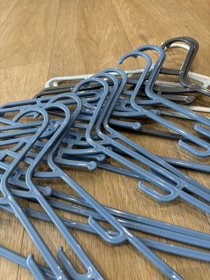 Plastic Clothes Hangers443713407524556802