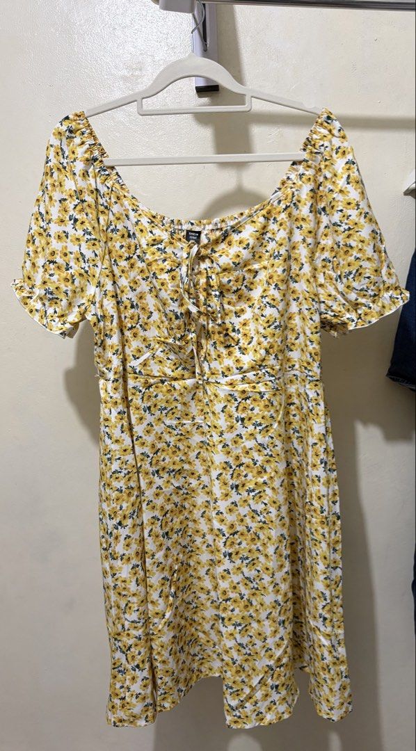 Plus size shein flower yellow dress (Category: Dresses) located in Taguig. Submitted by _glamistbyrish (Listing ID 1435724650, Image 1). Description: Plus size shein flower yellow dress Size: plus size 0xl Never been used .