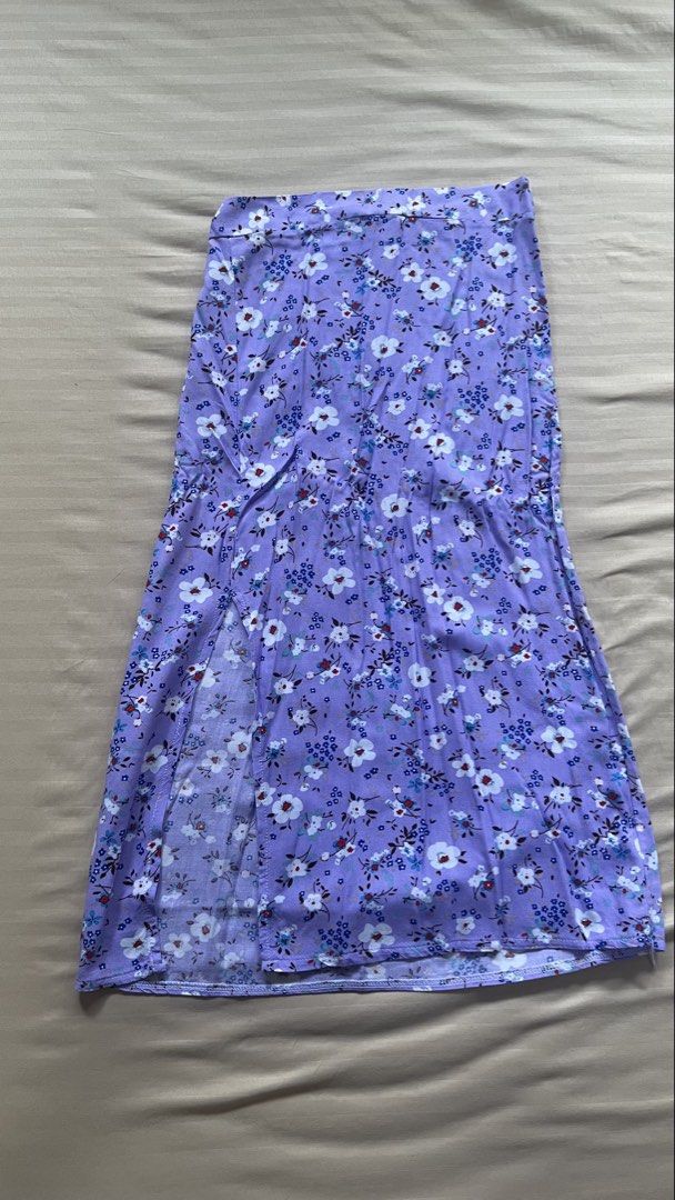 Purple Floral Maxi Skirt (Category: Skirts) located in Paranaque City. Submitted by kianaericka (Listing ID 1435726342, Image 1). Description: - Stunning floral print maxi skirt - Colors: Purple, white, and blue - High-waisted design - Stylish side slit - Made from lightweight fabric - Comfortable elastic waistband - Perfect for warm weather.