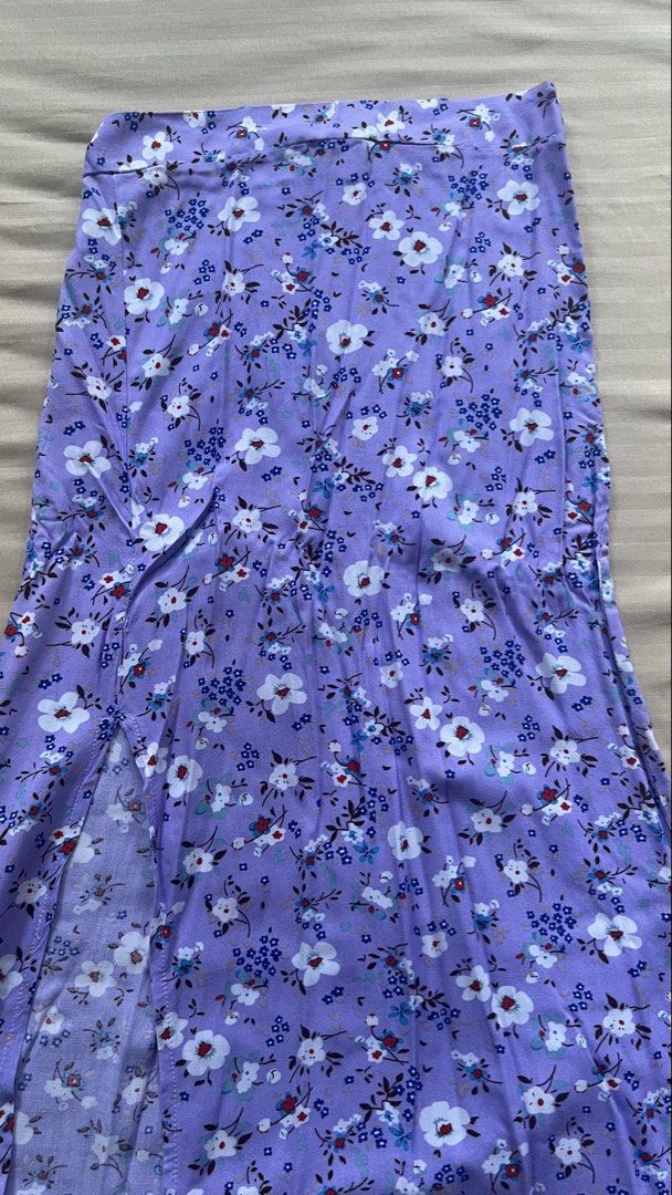 Purple Floral Maxi Skirt (Category: Skirts) located in Paranaque City. Submitted by kianaericka (Listing ID 1435726342, Image 2). Description: - Stunning floral print maxi skirt - Colors: Purple, white, and blue - High-waisted design - Stylish side slit - Made from lightweight fabric - Comfortable elastic waistband - Perfect for warm weather.