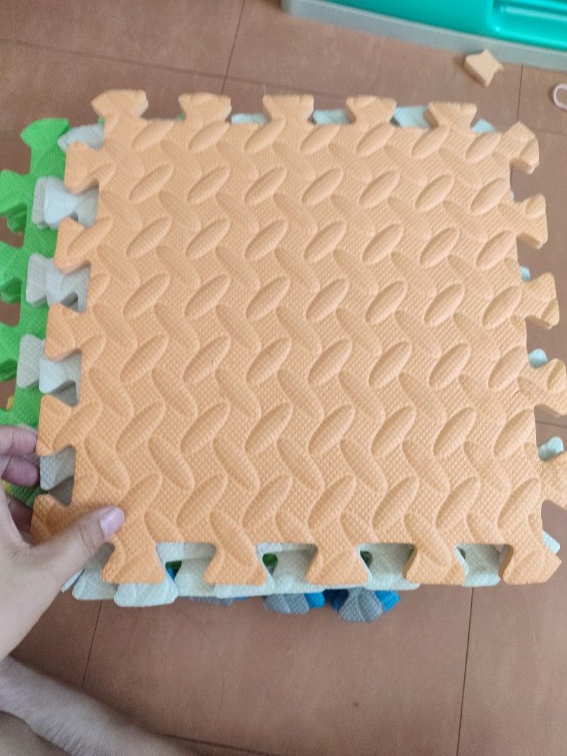 puzzle mat (Category: Infant Playtime) located in Manila. Submitted by dsanjuansdeclutter (Listing ID 1435732852, Image 2). Description: 17pieces. 30x30cm Ayaw na gamitin ni baby, mas gusto sa sahig😀.