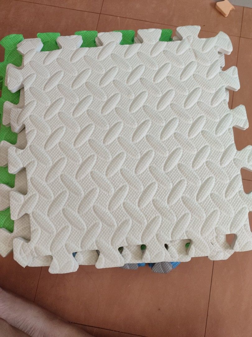puzzle mat (Category: Infant Playtime) located in Manila. Submitted by dsanjuansdeclutter (Listing ID 1435732852, Image 3). Description: 17pieces. 30x30cm Ayaw na gamitin ni baby, mas gusto sa sahig😀.