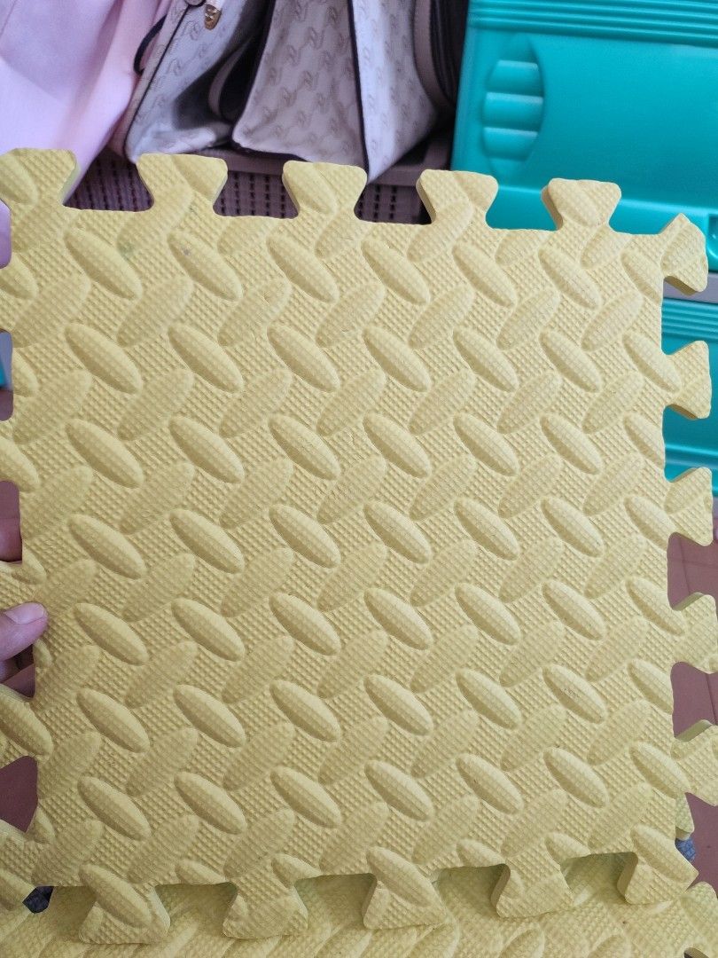 puzzle mat (Category: Infant Playtime) located in Manila. Submitted by dsanjuansdeclutter2 (Listing ID 1435812802, Image 3). Description: 30x30cm.