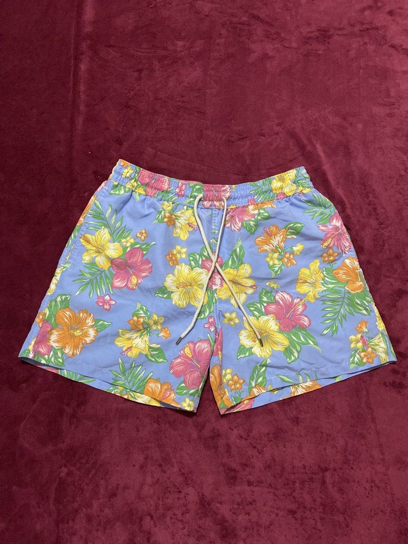 Ralph Lauren Floral Shorts (Category: Shorts) located in Koronadal. Submitted by jeankeeper (Listing ID 1435911793, Image 1). Description: Ralph Lauren Summer Shorts/RL Shorts 30-40 Waist 17 Length Fit: Elastic waistband with a convenient back pocket. Swimwear Hibiscus flowers and palm fronds design Authentic Ralph Lauren💯 Complete Tags Dm for more info📥.